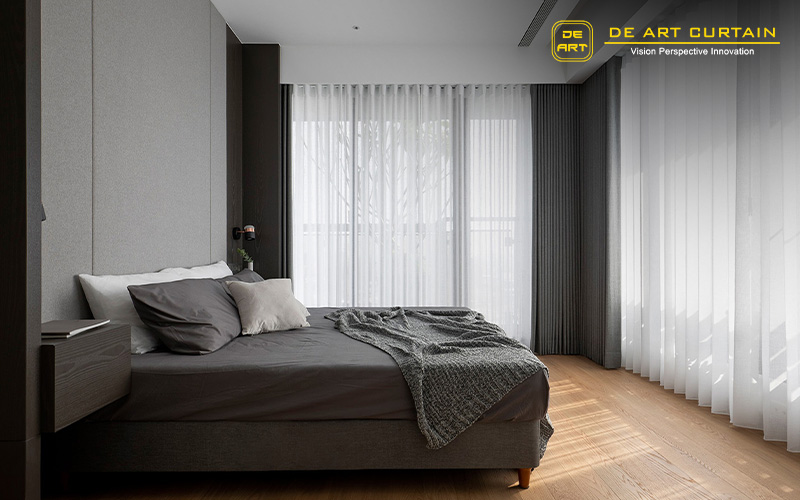 room with s fold curtains
