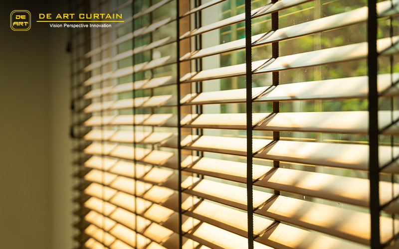 venetian blinds that help with light control